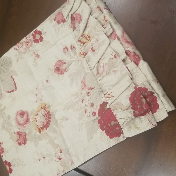 Vintage Table Runner Garden Floral/Stripe Pattern - Reversable - Picture 8 of 9